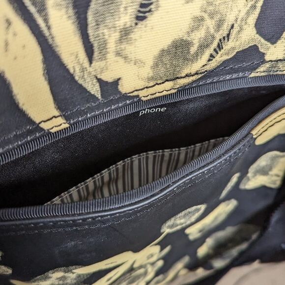Lululemon Flowin' With My Omies Tote Gym Bag Floral Print Coated Canvas Zipper - Picture 9 of 11